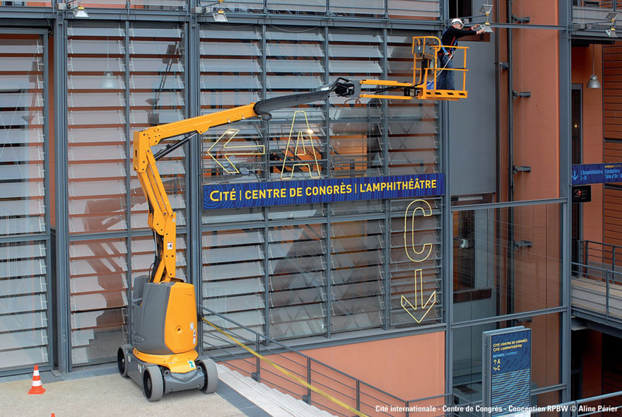 法国Haulotte HA12 CJ+电瓶曲臂式升降机