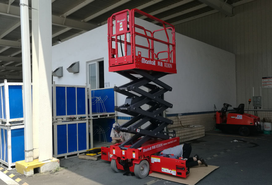 成都剪叉自行走高空作业平台进驻成都丰田汽车