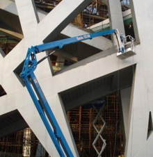 曲臂自行走高空作业车运用案例