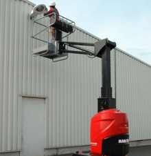 垂直自行走高空作业车运用案例